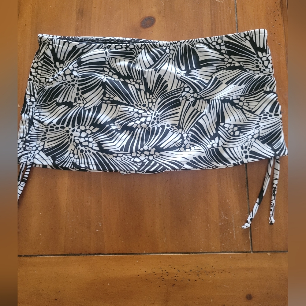 Xl bisou bisou swim skirt black white floral NWT